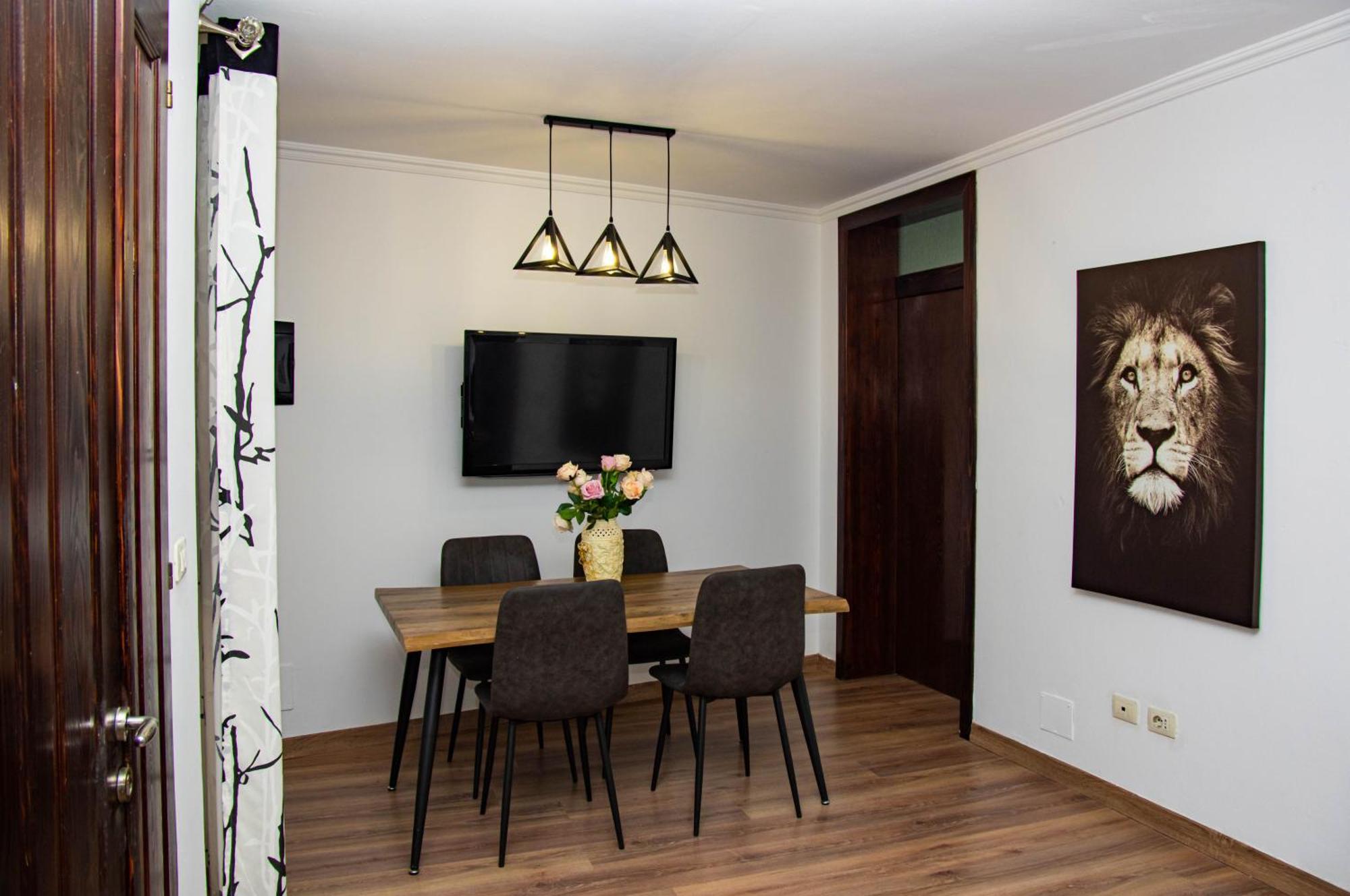 Lucas Central Relaxing House Тирана Екстер'єр фото