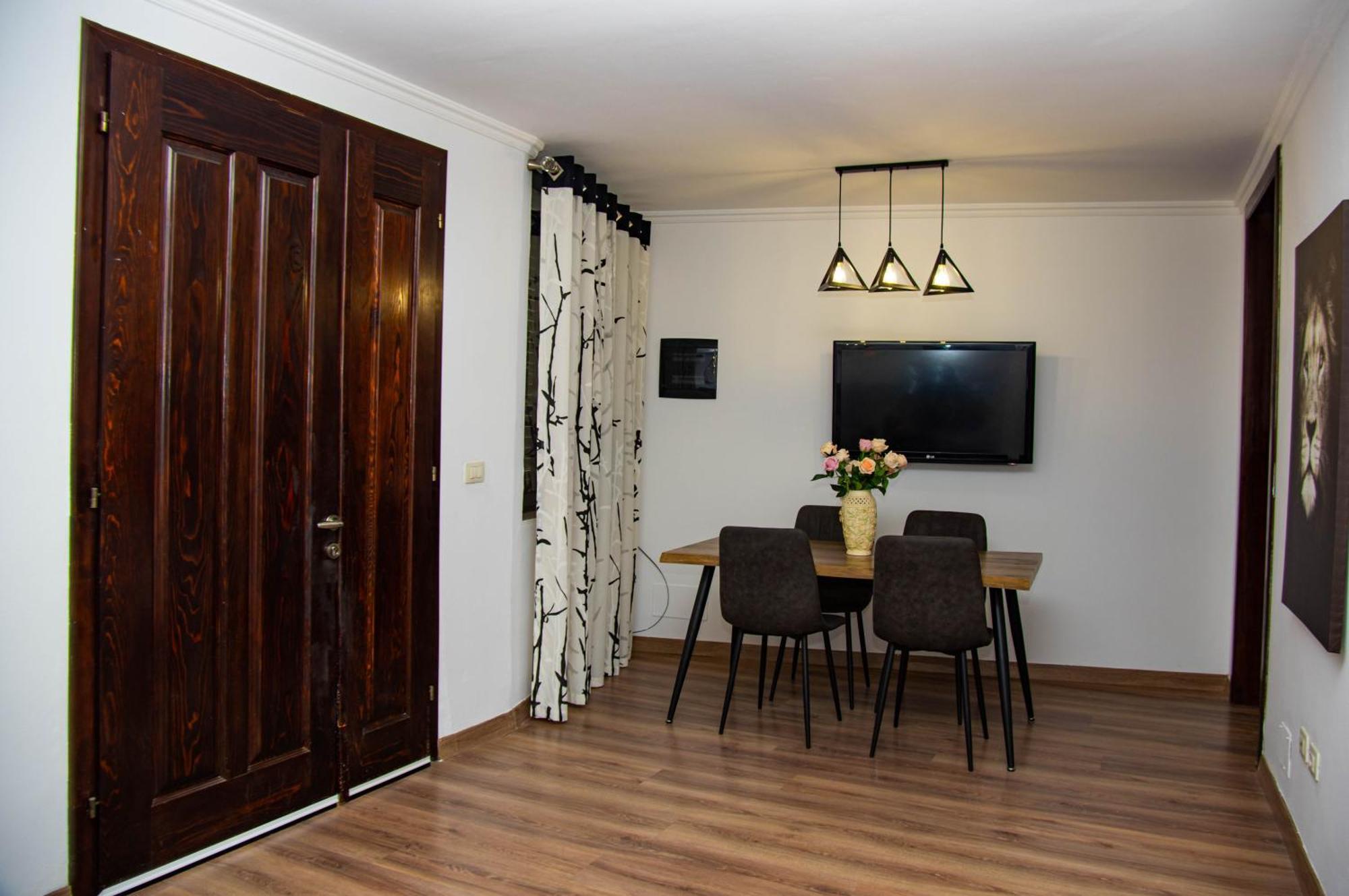 Lucas Central Relaxing House Тирана Екстер'єр фото